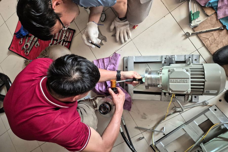 Đại Hồng Phát cân chỉnh khớp nối cho bơm thuỷ lực